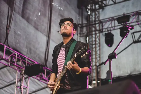 Man de Barro combina su faceta como artista y productor musical con proyectos internacionales. ,Redes sociales