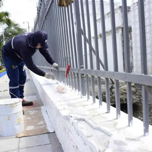 Pintan cerramiento del Cementerio General de Portoviejo