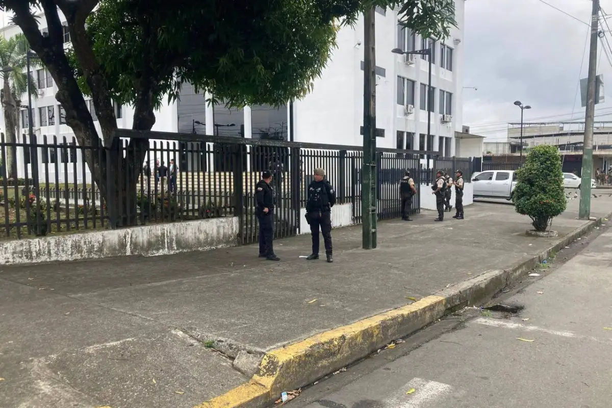 Las instalaciones de la casa judicial., Redes sociales