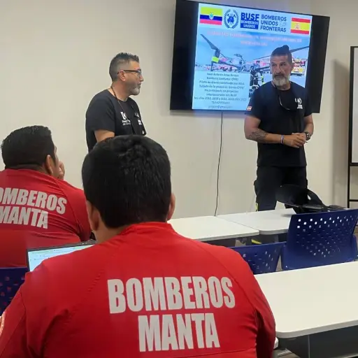 Bomberos de Manta incorpora drones avanzados y capacita a siete pilotos