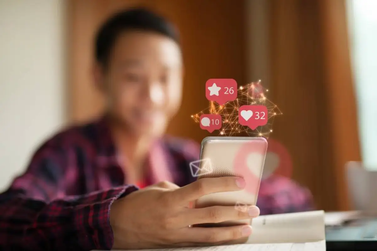 Varios países han instaurado leyes para proteger a niños y adolescentes de las redes sociales.