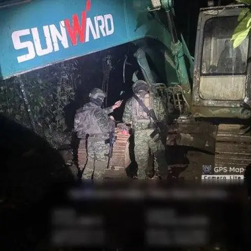 Decomisan material aurífero, arma de fuego y equipos en operativo contra minería ilegal en Tena