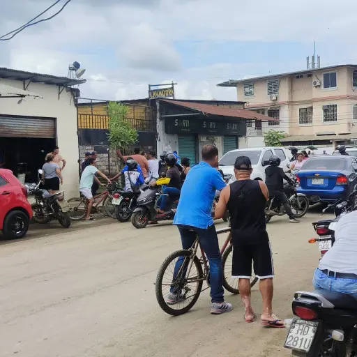 Policías investigan la identidad del sicario que robó una bicicleta y asesinó a un joven de 22 años en Chone
