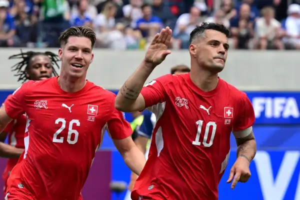Granit Xhaka celebra uno de los goles de Suiza ante Bosnia