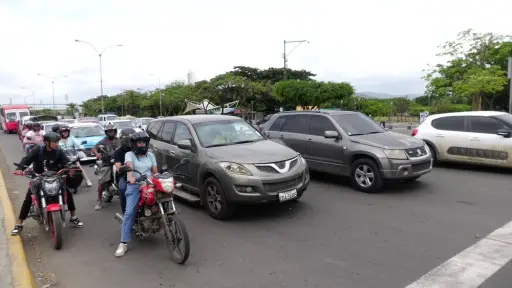 Tránsito vehicular en Portoviejo: un tormento para los conductores en horas pico 