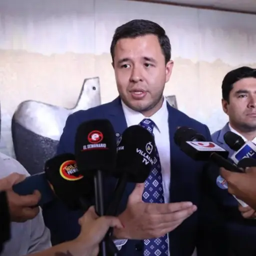 Reforma busca sancionar la violencia digital y creación de material falso con inteligencia artificial en Ecuador