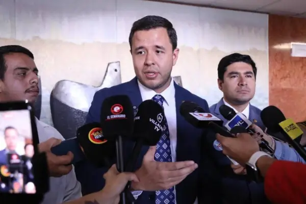 Reforma busca sancionar la violencia digital y creación de material falso con inteligencia artificial en Ecuador.