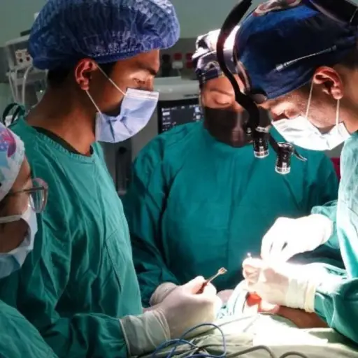 Médicos del IESS realizan por primera vez una cirugía de mandíbula de alta complejidad en Riobamba