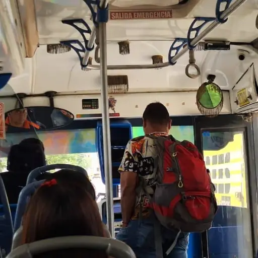 De cada USD 160 que recauda un bus urbano en Santo Domingo, solo USD 64 quedan tras pagar choferes y combustible 