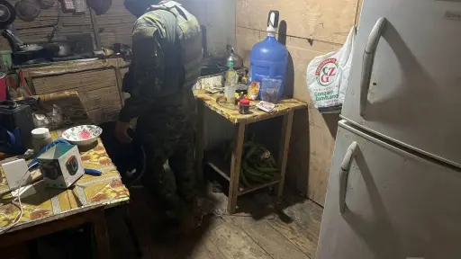 Ejército aprehende a un sospechoso y decomisa sustancias ilícitas durante operación contra el microtráfico en Portoviejo