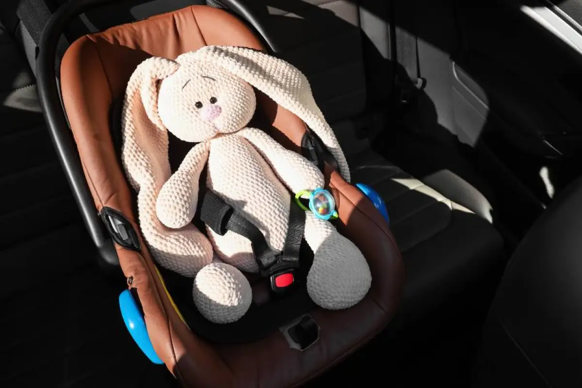 La menor fue olvidada en el asiento trasero de un carro completamente cerrado.