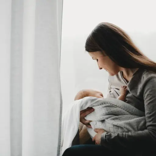 Licencia por maternidad en Ecuador: El IESS debe emitir esta resolución para el beneficio de la madre