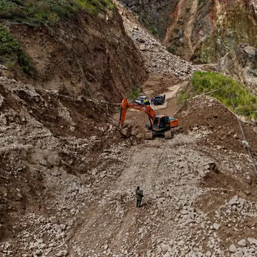 Gobierno declara en emergencia tramo de la vía Cuenca-Girón-Pasaje tras deslizamientos