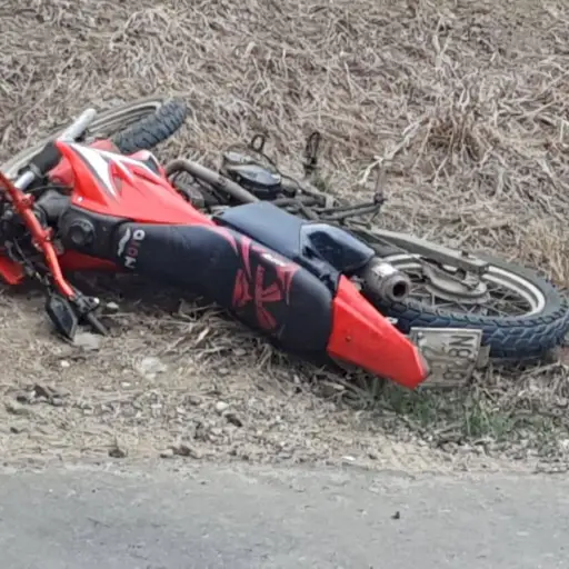 Policía investiga propiedad de moto abandonada tras atentado contra barbero en la ciudadela San Gregorio