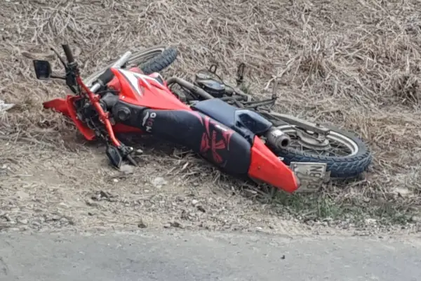 Una motocicleta fue hallada abandonada tras el ataque contra una barbería en la ciudadela San Gregorio de Portoviejo. ,ED