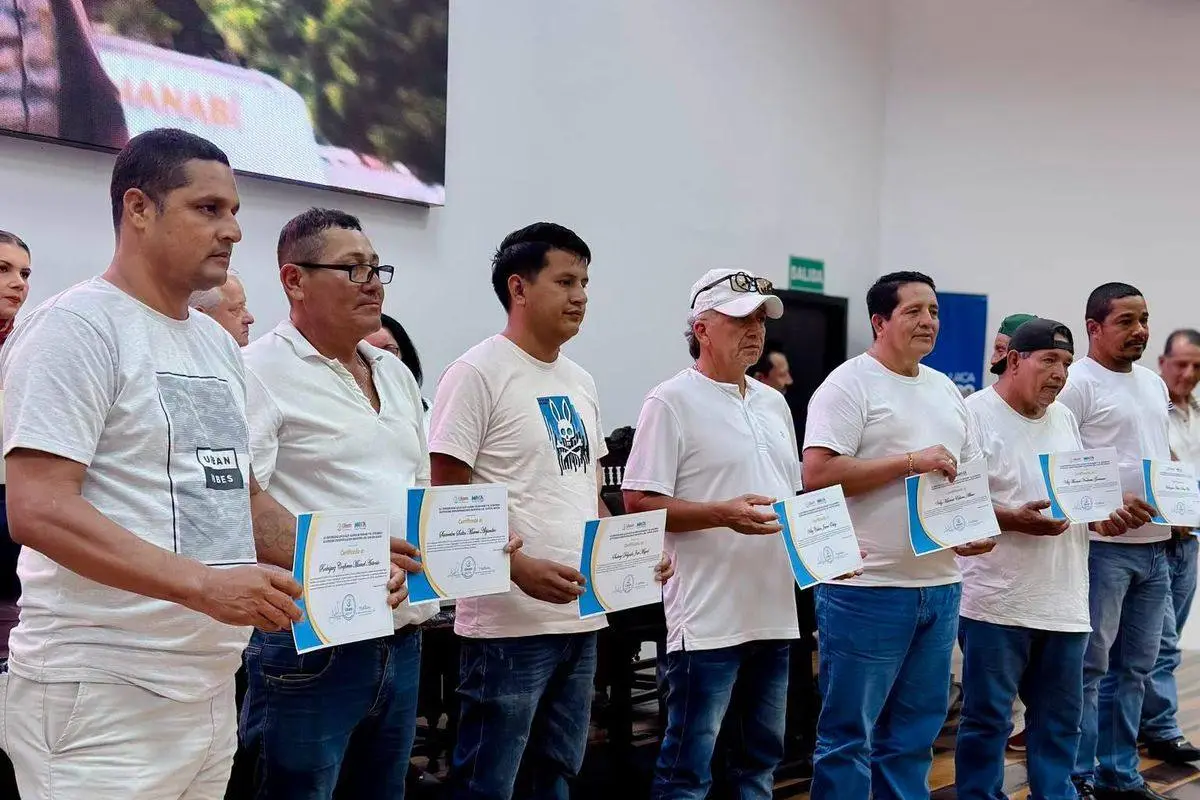 Más de 1.200 mantenses culminan capacitaciones laborales en programa municipal., El Diario