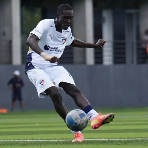 Josué Caicedo deja Liga de Quito y llega cedido con opción de compra al filial del FC Barcelona