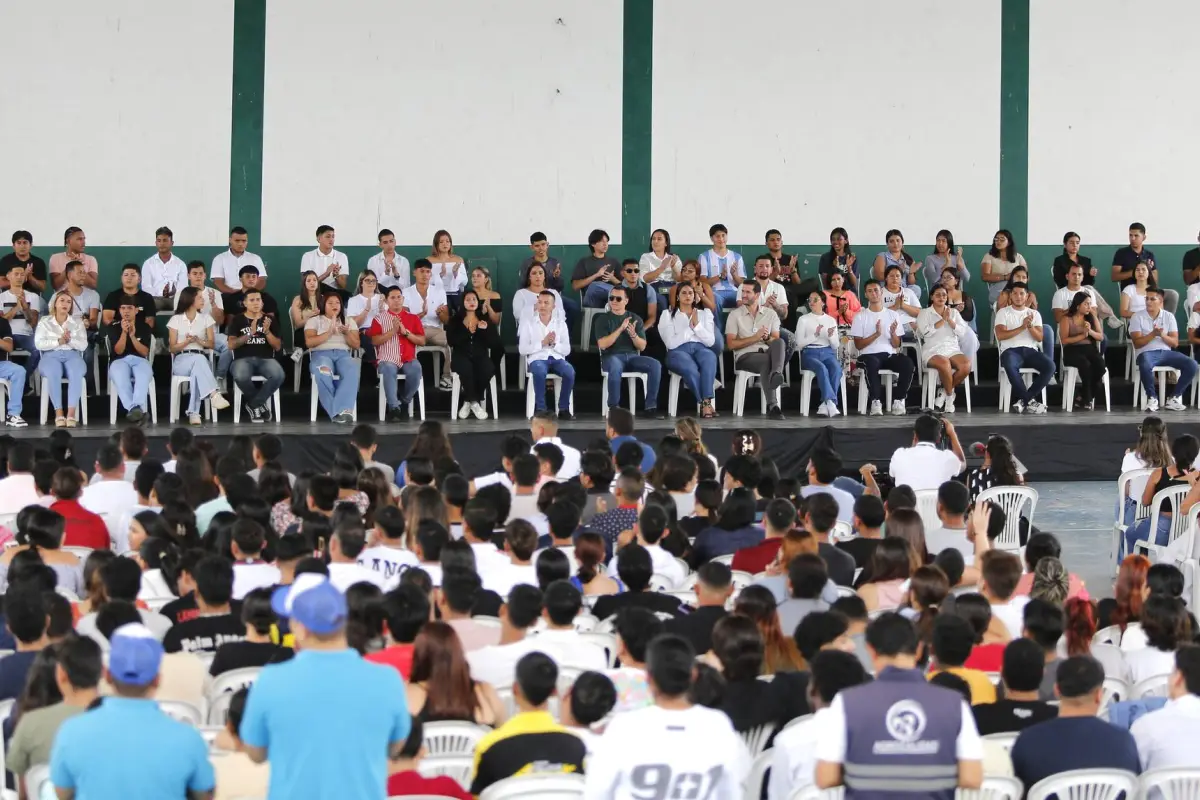 jóvenes Ecuador bono 1200 Jóvenes en Acción Noboa