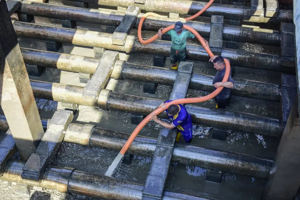 La limpieza del Decantador B de la planta Cuatro Esquinas dejó sin agua a varios sectores de Portoviejo.
