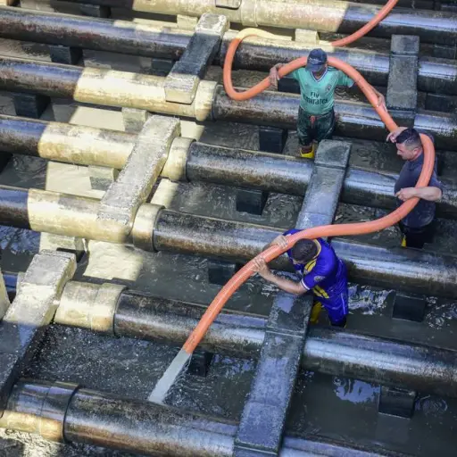 Retiran entre 600 y 800 metros cúbicos de sedimento en decantador B de Cuatro Esquinas