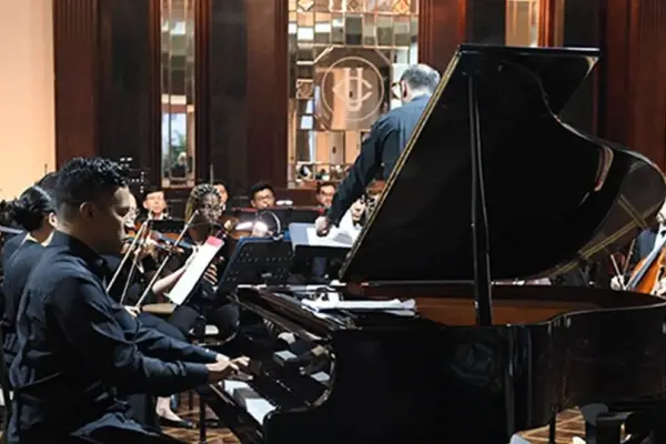 Un pianista venezolano y la Filarmónica de Guayaquil cautivaron al público en una velada especial