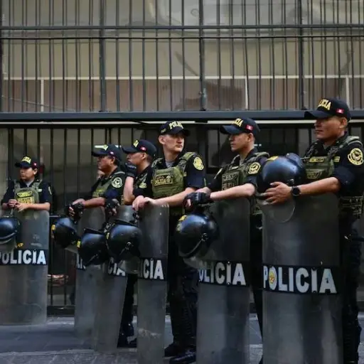 Desplegados 7.000 policías en Lima ante las protestas convocadas por el candidato presidencial Roberto Sánchez