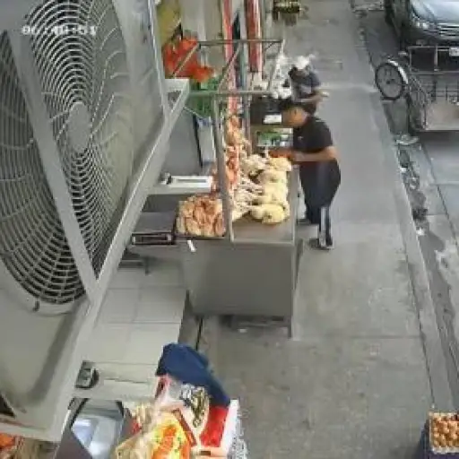 Cámara de seguridad captó el ataque armado que acabó con la vida de comerciante de pollos en Guayaquil