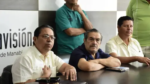 Jubilados de Manabí denuncian una deuda millonaria y pagos con bonos: esto dicen las cifras oficiales