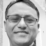 La estupidez humana y el espejo político del Ecuador