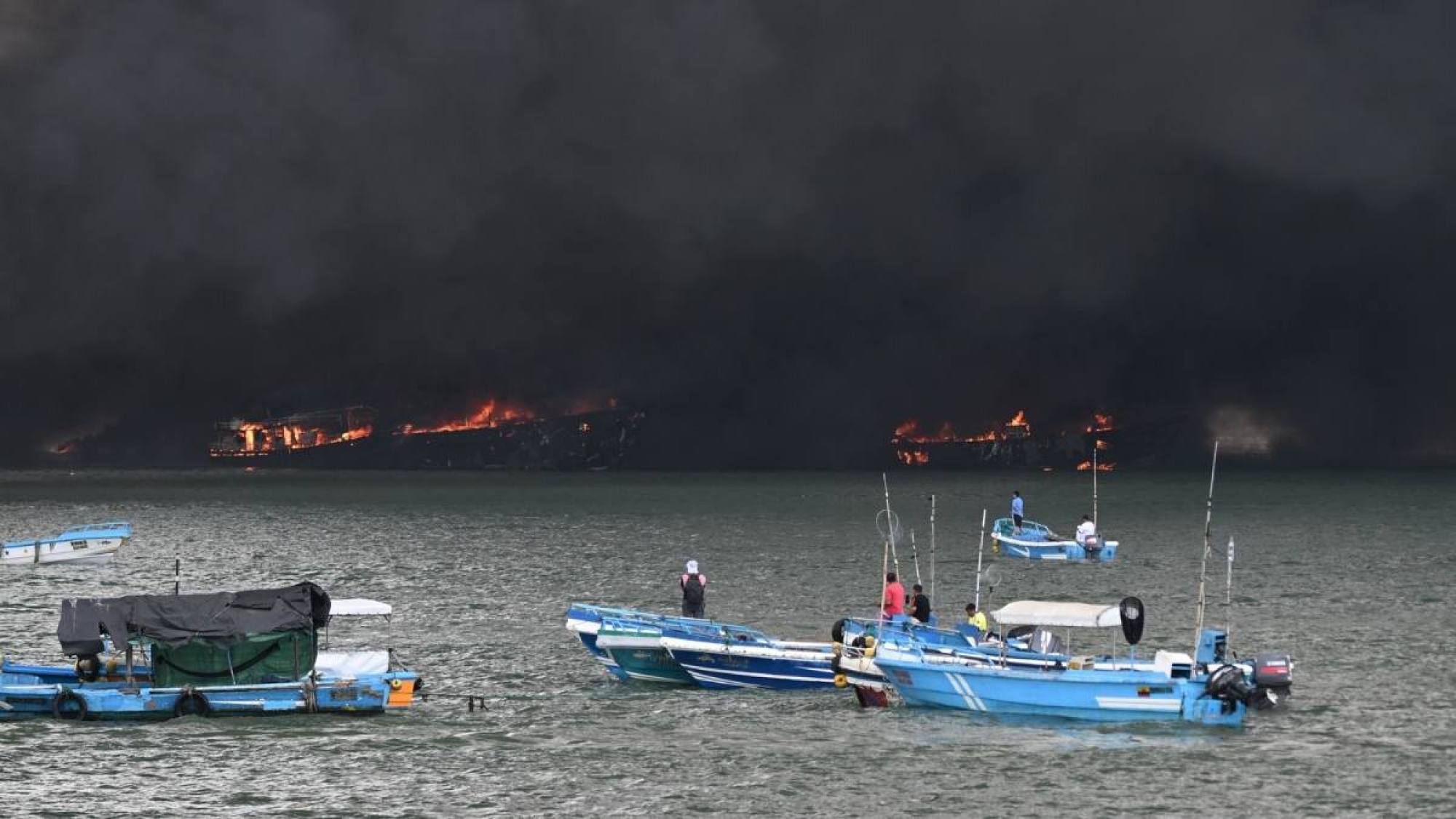 ¿Que provocó el incendio en el Puerto de Manta? Esto dice el Cuerpo de Bomberos