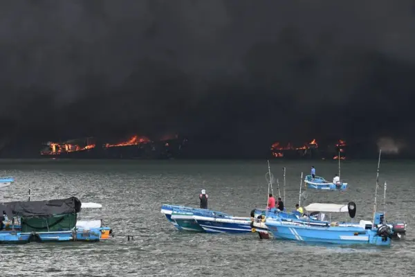 ¿Que provocó el incendio en el Puerto de Manta: Esto dice el Cuerpo de Bomberos.