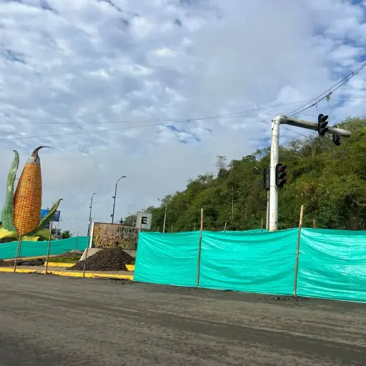 ¿La regeneración del monumento en Jipijapa, incluye un paradero?
