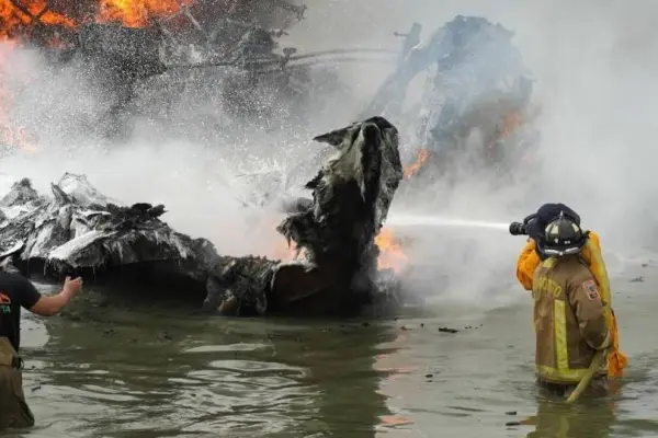 Incendio en el Puerto de Manta: Esto dice la APM tras flagelo que dejo más de 35 embarcaciones afectadas.
