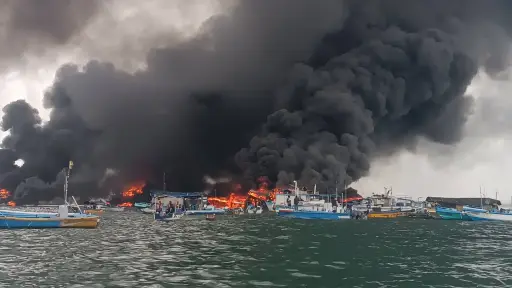 El dramático rescate en la rada de Manta: salvó un barco, pero perdió a su perro y cuatro embarcaciones