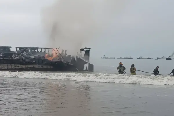 Explosiones, heridos y barcos en llamas: así se desarrolló la emergencia marítima en Manta