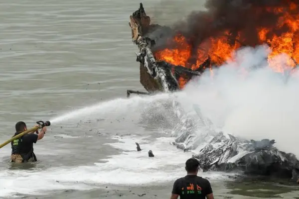 Incendio en el Puerto de Manta: ¿Pudo controlarse el siniestro que dejó 35 embarcaciones afectadas?