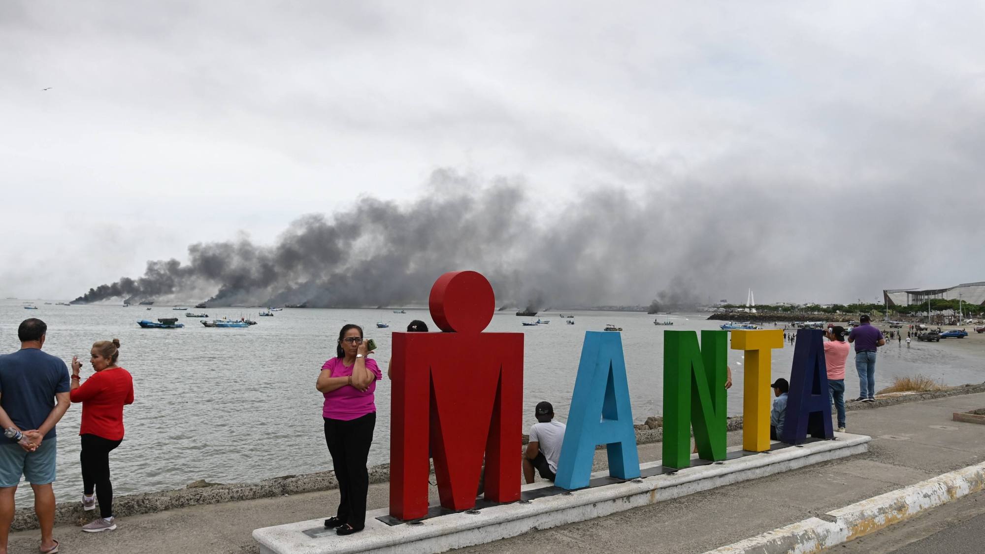 Las llamas golpean a una tradición centenaria: el incendio q
