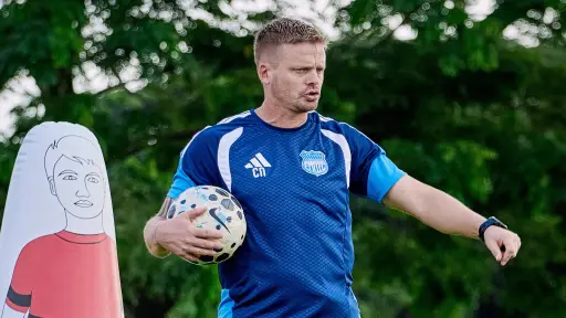 Cristian Nasuti confirma la continuidad en Emelec y anuncia la llegada de cuatro a cinco refuerzos