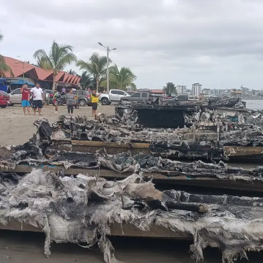 Reparación de un generador habría provocado incendio con millonarias pérdidas en el puerto de Manta