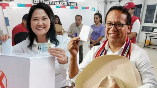 Perú define su Presidencia voto a voto: Keiko Fujimori toma ligera ventaja sobre Roberto Sánchez
