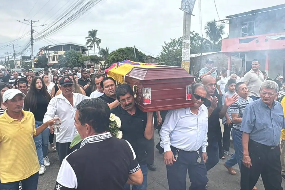 Familiares, compañeros del fútbol, amigos e hinchas despidieron a Víctor 'Espartaco' Mendoza