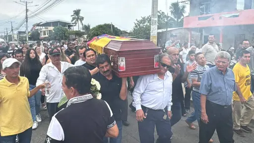 Rocafuerte despidió entre aplausos, cánticos y lágrimas a Víctor “Espartaco” Mendoza