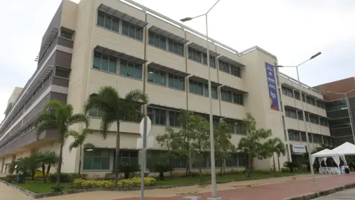 Gobierno reemplaza a gerentes militares en tres hospitales de Guayaquil y designa autoridades médicas