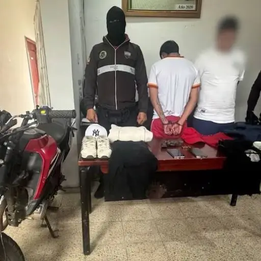 Adolescente de 15 años fue a clases luego de presuntamente intentar matar a alguien; en su mochila hallaron un arma