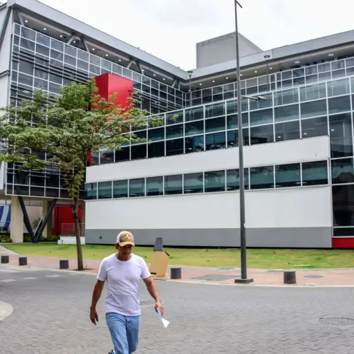 El Concejo Municipal de Portoviejo no pudo abordar la resolución del TCE por la ausencia de seis concejales
