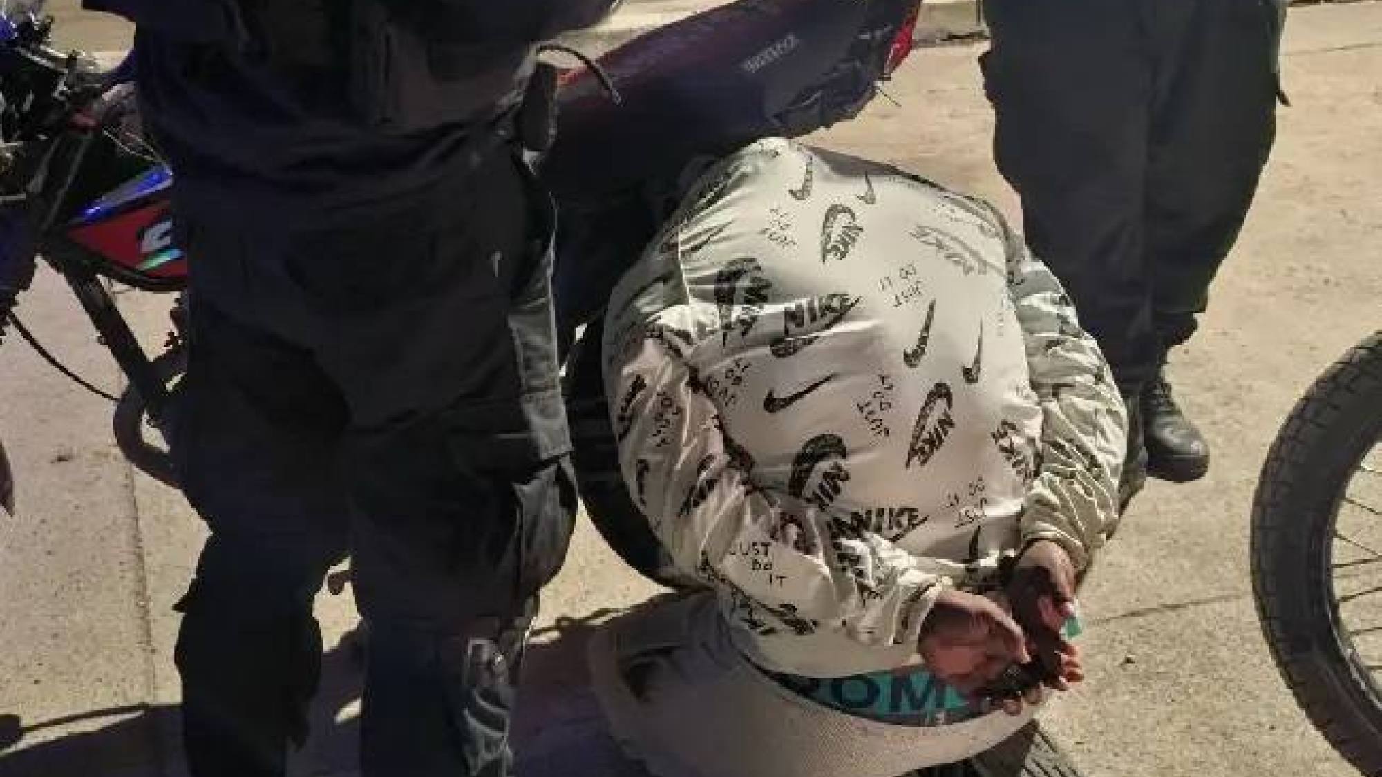 Detienen a adolescente y adulto por asesinato en Los Ríos