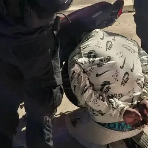 Detienen a adolescente y adulto por asesinato en Los Ríos