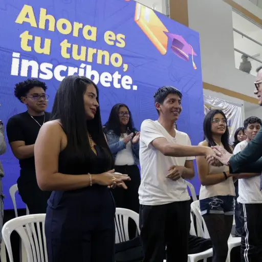 Daniel Noboa presenta nuevo plan de becas y créditos para jóvenes ecuatorianos
