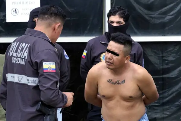 En contra del sospechoso habría al menos diez denuncias por lo que la Policía lo detuvo en Guayaquil. ,Foto: Apifoto