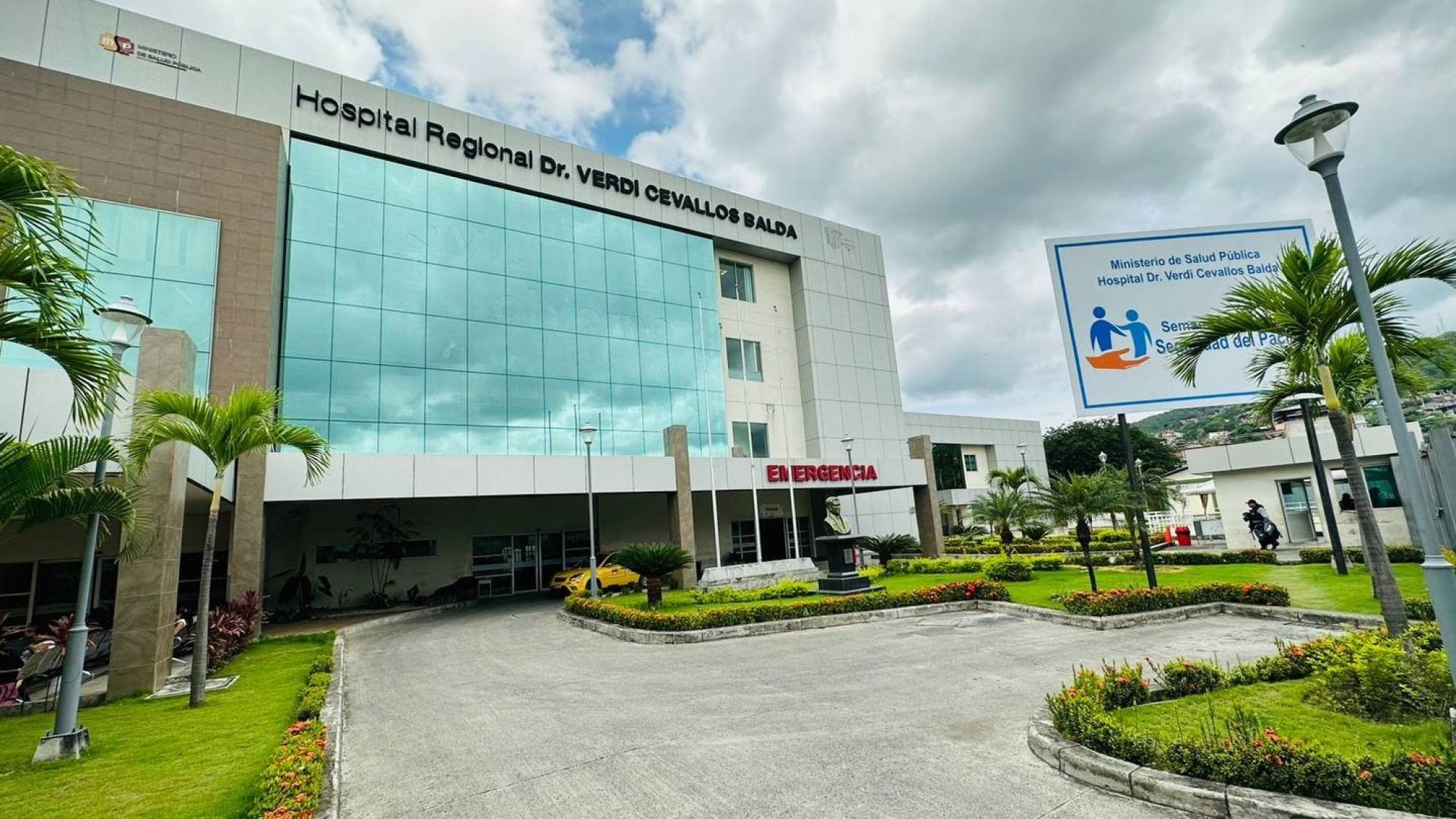 Servicio de limpieza en el Hospital Verdi Cevallos alcanza h